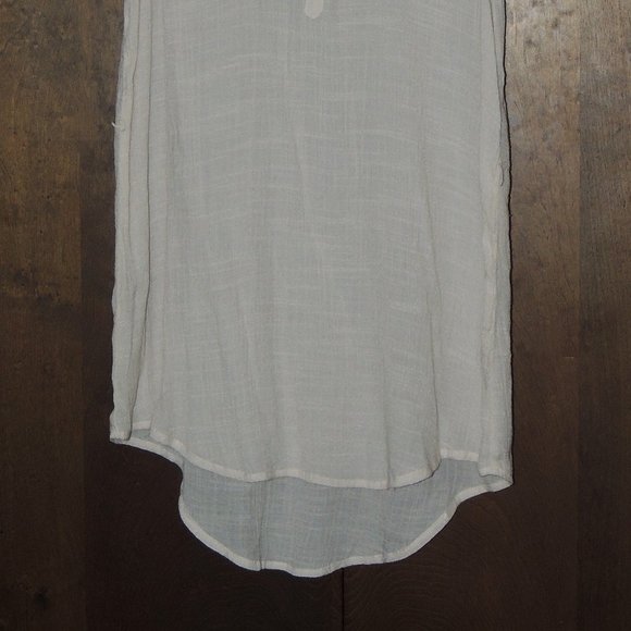 About A Girl - Junior's Button Down Sleeveless Tunic - Picture 4 of 5